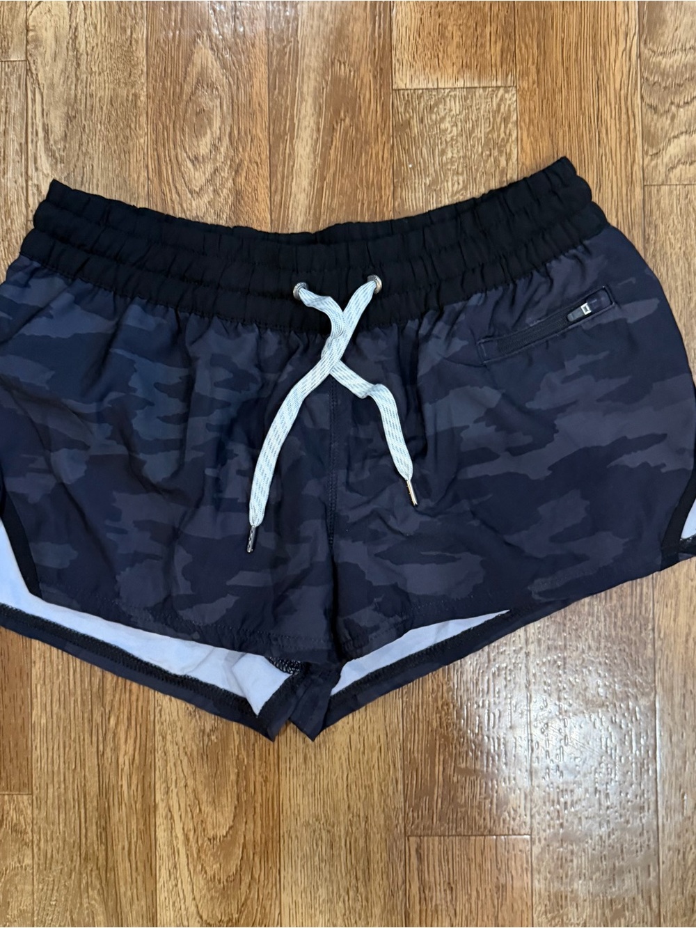 Vuori Clementine Shorts Women Small Black Camo Running Athletic VW304